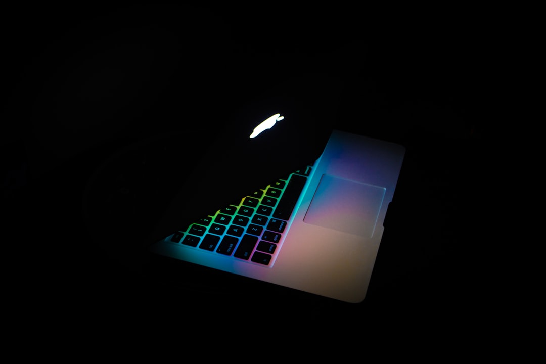 MacBook Neo в разных цветах: поиск запчастей и кастомизация